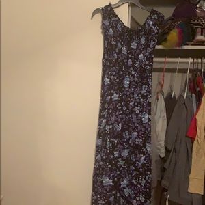 I’m selling this blue ,black ,white flower dress.